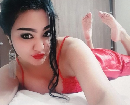 surbhi in bed